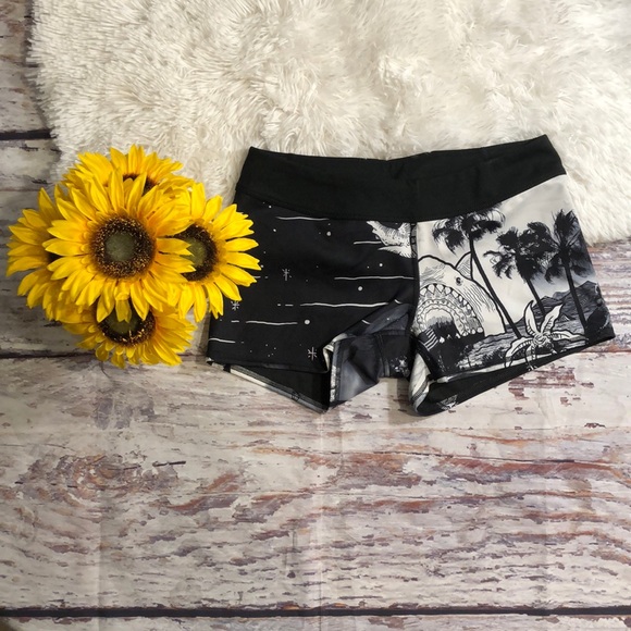 Reebok Pants - Reebok CrossFit booty shorts